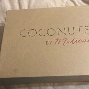 Brand new pair of sneakers size 8, never worn